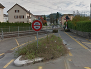 Dieser Bahnübergang an der Horwer-/Krienserstrasse könnte aufgehoben werden. (Bild: Google Maps)