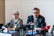 Die Regierungsräte Yvonne Schärli und Guido Graf an der Medienkonferenz vom Dienstag. (Bild: Roger Grütter / Neue LZ)