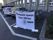 Diesen Parkplatz an der Luzerner Bahnhofstrasse besetzten die Jungen Grünen am Freitag. (Bild: Kari Kälin (15. September 2017, Luzern))