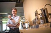 Alois Jenny von der Jenny Science AG gewinnt den Zentralschweizer Innovationspreis 2015. (Bild Roger Grütter)
