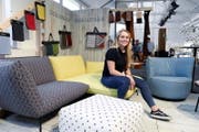 Alicia Haller aus Baar zeigt ihre Werke. (Bild: Stefan Kaiser)