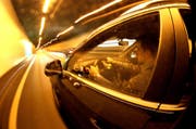Massiv zu schnell: Mit 240 km/h durch den Rathausentunnel. (Symbolbild / Neue LZ)