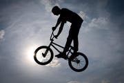 Das Bundesgericht geht davon aus, dass Dirt-Biken mit grossen Gefahren für Leib und Leben verbunden sind. (Bild: Keystone)