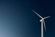 Eine der Windturbinen auf der Rengg bei Entlebuch. Die Stromerzeugung mit Wind wird auch in der Region Sursee-Mittelland geprüft.. (Bild: Pius Amrein / Neue LZ)