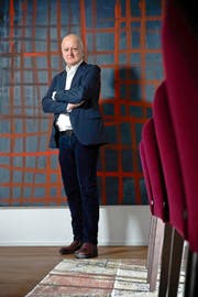 Kunstbegeistert: Andi Scheitlin, neuer Präsident der Kunstgesellschaft Luzern, in seiner Wohnung. (Bild Dominik Wunderli)