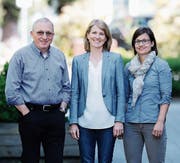 Claudio Meisser, Katja Schürmann und Judith Kneubühl (von links) setzen sich für das neue Energiegesetz ein, über das am 21. Mai an der Urne abgestimmt wird. (Bild: Stefan Kaiser (Zug, 13. April 2017))