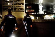Rund um den Bahnhof und das KKL wurde in letzter Zeit eine erhöhte Polizeipräsenz gefordert. Themenbild. (Bild: Nadia Schärli / Neue LZ)