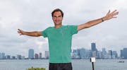 Er könnte die ganze Welt umarmen: Roger Federer nach dem 91. Turniersieg in seiner einzigartigen Karriere. (Bild: Erik S. Lesser/EPA (Miami, 2. April 2017))