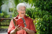 Josef Röösli (83) hat mehr als 4000 Mundart-Wörter aus dem Entlebuch gesammelt. Nun hat er ein Buch mit den Ausdrücken veröffentlicht. (Bild Eveline Beerkircher)