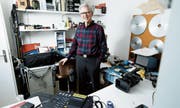 Franz Wiederkehr in seinem Arbeitszimmer in Oberägeri. (Bild: Stefan Kaiser (2. März 2018))
