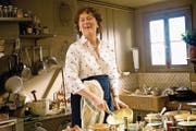 Die US-Schauspielerin Meryl Streep als Julia Child in der Filmkomödie «Julie & Julia» aus dem Jahr 2009. (Bild: Jonathan Wenk/Columbia Pictures)
