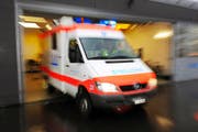 Trotz Blaulicht und Sirene bleiben auch die Rettungsfahrzeuge des Luzerner Kantonsspitals oftmals unbemerkt. (Bild: Corinne Glanzmann / Neue LZ)