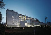 In diesem Haus verfügt die Stadt über preisgünstige Wohnungen. (Bild: Stefan Kaiser (Zug, 5. November 2015))