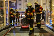 Mit diesem Akku-Lüfter wurde die Bäckerei entraucht. (Bild: Freiwillige Feuerwehr Zug)