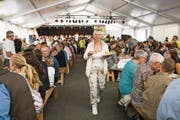 Das Festzelt ist am Brunch fast bis auf den letzten Platz gefüllt.