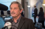 Der Luzerner Kantonstierarzt Otto Ineichen gibt den Medien am Mittwoch Auskunft. (Bild: Urs Flüeler/Keystone)