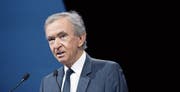 Laut Rechnungen müsste LVMH-CEO Bernard Arnault durch die Abschaffung der Vermögenssteuer nur noch etwa ein Drittel seiner jetzigen Steuern zahlen. (Bild: Christophe Morin/Getty (Paris, 16. Juni 2017))