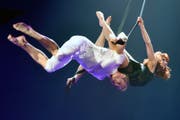 Das Duo «Desire of Flight», hier bei der Premiere in Rapperswil. (Bild: Walter Bieri / Keystone (23. März 2017))