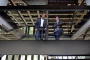 Stefan (links) und Adrian Leumann führen gemeinsam das Unternehmen Nolax (Bild Nadia Schärli)