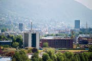 Noch wird am neuen Pflegezentrum Baar II gearbeitet. Ende Juni sollen die Arbeiten abgeschlossen sein. (Bild Maria Schmid)