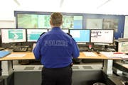 Blick in die Einsatzzentrale der Luzerner Polizei: Hier gehen die Notrufe ein. (Symbolbild) (Bild: Archiv LZ)