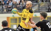 Erzielte in 13 Versuchen acht Treffer für den KTV Altdorf: Spielertrainer Mario Obad (am Ball). (Bild: Urs Hanhart (Altdorf, 7. März 2017))