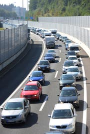 Ein Unfall führte zu langem Stau. (Symbolbild Neue LZ)