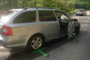 Der Fahrer dieses Unfallautos hatte Glück im Unglück. Er blieb unverletzt. (Bild: Kantonspolizei Uri)