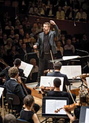 Der deutsche Dirigent Matthias Pintscher widmete sich am Samstagabend im KKL der klassischen Moderne. (Bild: Lucerne Festival/Manuela Jans)