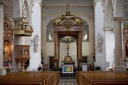 Blick in Richtung Altar der Pfarrkirche Eschenbach. (Bild: Corinne Glanzmann (16. Februar 2018))
