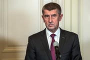 Präsident Miloš Zeman erteilte Anfang der Woche dem Multimilliardär Andrej Babiš, dessen populistische Partei Ano die Parlamentswahl Ende Oktober mit grossem Vorsprung gewonnen hatte, den Auftrag zur Regierungsbildung. (Bild: Bid: Martin Divisek / EPA (Lany, 31. Oktober 2017))