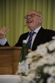 Der Träger des Dätwyler-Preises 2014, Felix Aschwanden, bei seiner Dankesrede. (Bild: Urs Hanhart)