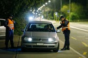 Die Polizei bei einer Kontrolle. (Symbolbild Stefan Kaiser)