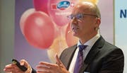 Emmi-CEO Urs Riedener an der Bilanzmedienkonferenz. (Bild: Thomas Delley/Keystone (Luzern, 22. März 2017))