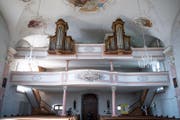 Blick in Richtung Empore mit der Orgel (Bild: Corinne Glanzmann (Altishofen, 25. August 2017))