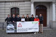 Die JSVP Uri reichte am 20. Januar 2016 941 Unterschriften für ihre Initiative ein. (Bild: Facebook JSVP Uri)