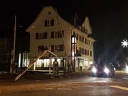 Die Barriere wurde stark beschädigt. (Bild: Nidwaldner Zeitung)