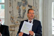 Bildungsdirektor Reto Wyss präsentiert die Argumente des Regierungsrates. (Bild: PD)