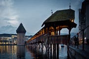Die Bilder der Kapellbrücke sollen den Besuchern besser erklärt werden. (Bild: Pius Amrein / Neue LZ)