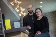 Jonas Käppeli und Corinne Wittinger führen das Lokal Karls Kraut am St. Karli-Quai in Luzern. (Bild: Pius Amrein / LZ (Luzern, 9. März 2018))
