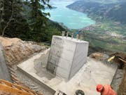 … von welchem nach dem Einbetonieren nicht mehr viel zu sehen ist. An diesen Schrauben werden später die Rohrstützen befestigt. (Bild: PD/Rita Baggenstos, LKRS AG)
