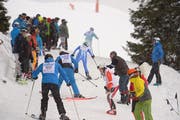 Auch eine Aufstieg gehört zum «Inferno»-Rennen in Mürren. Hier feuern die Zuschauer 2018 die Teilnehmer des 75. Rennens kräftig an. (Bild: PD)