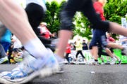 Jogger gehen immer häufiger zum Arzt – am häufigsten wegen den Knöcheln. (Symbolbild) (Bild: Roger Gruetter / Neue LZ)