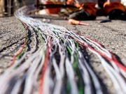 Die Swisscom baut das Glasfasernetz aus. Der Nationalrat befürchtet aber, dass die ländlichen Gebiete bei der Internet-Grundversorgung zu kurz kommen könnten. (Bild: Carlo Reguzzi/Keystone)
