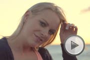 Fleur Magali in ihrem neusten Video. (Bild: Videostill Youtube)