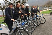 Die Vertreter der sechs Gemeinden, die die Kampagne «take a bike» lancieren. (Bild: Oliver Mattmann)
