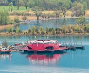 Kommt die Seerose doch noch nach Vitznau, oder bleibt sie auch weiterhin in Flüelen vor Anker liegen? (Bild: Roger Grütter (8. April 2016))