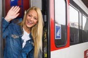 Christa Rigozzi steigt am Bahnhof Luzern aus dem Zug. (Bild: Archiv / Neue LZ)