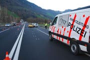 Der Unfall auf der A8 führte zu Stau im Feierabendverkehr. (Bild: Kapo Obwalden)