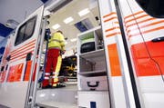 Wer ab dem 1. Januar den Rettungsdienst ruft, muss mit höheren Gebühren rechnen. (Bild: Werner Schelbert)